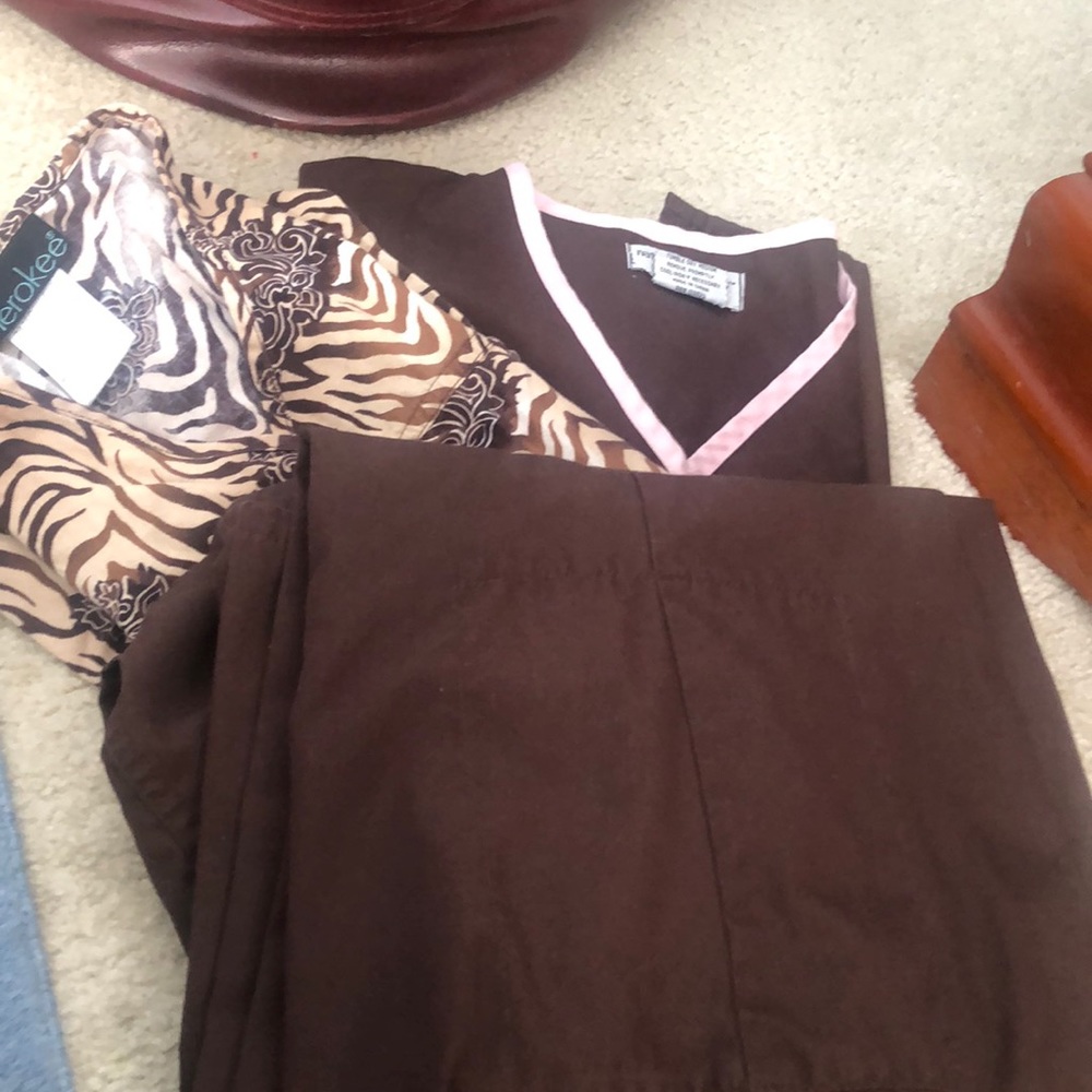 Scrub set size small bundle with two tops